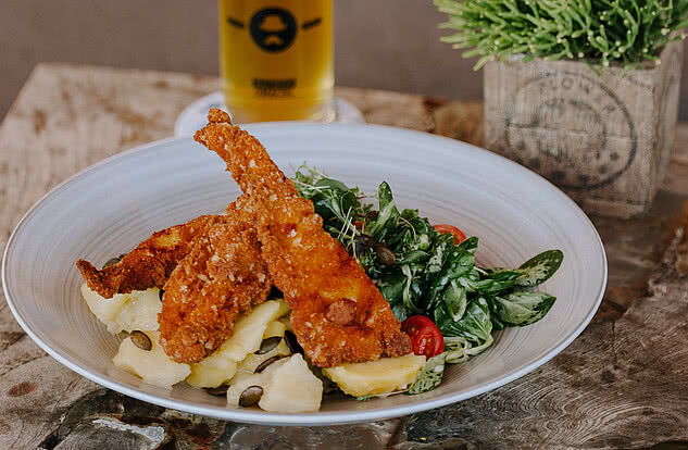 Backhendlsalat im FRANZ. Der Wirt.