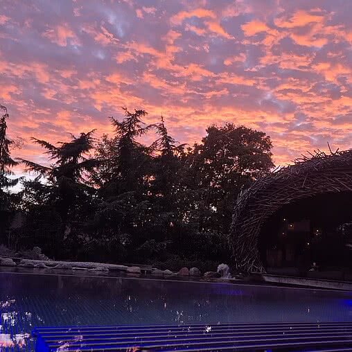 As the day slowly fades away, the Genussdorf reveals one of its most beautiful moments. Golden skies, peaceful views and the feeling of having nowhere else to be.