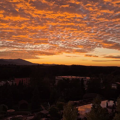 As the day slowly fades away, the Genussdorf reveals one of its most beautiful moments. Golden skies, peaceful views and the feeling of having nowhere else to be.